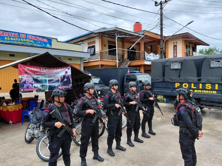 Perkuat Pengamanan PSU Pilkada Kab.Kukar, Sat Brimob Polda Kaltim Intensifkan Patroli