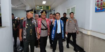 Kapolda Kaltim Dampingi Wamendagri Tinjau Pelayanan Kesehatan Gratis di RSUD dr. Kanujoso Djatiwibowo Balikpapan
