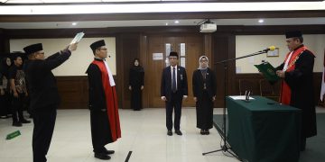 Ketika Jurnalis berkiprah sebagai Sang Pengadil.