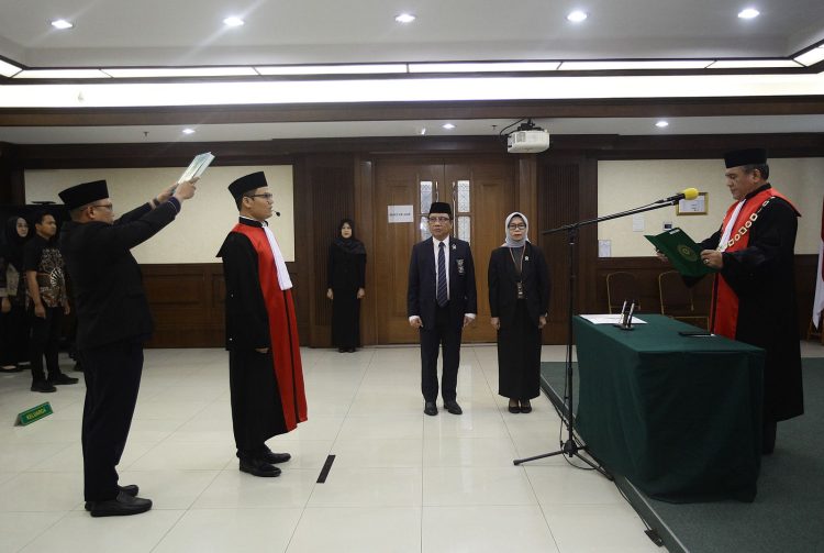 Ketika Jurnalis berkiprah sebagai Sang Pengadil.