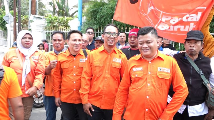 Peringatan May Day 2025, Partai Buruh Sumut Sampaikan Unjuk Rasa Ke Kantor Gubernur