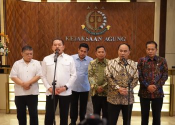 Jaksa Agung Terima Kunjungan Menteri Koperasi Dalam Rangka Pengawalan Program 80.000 Koperasi Merah Putih