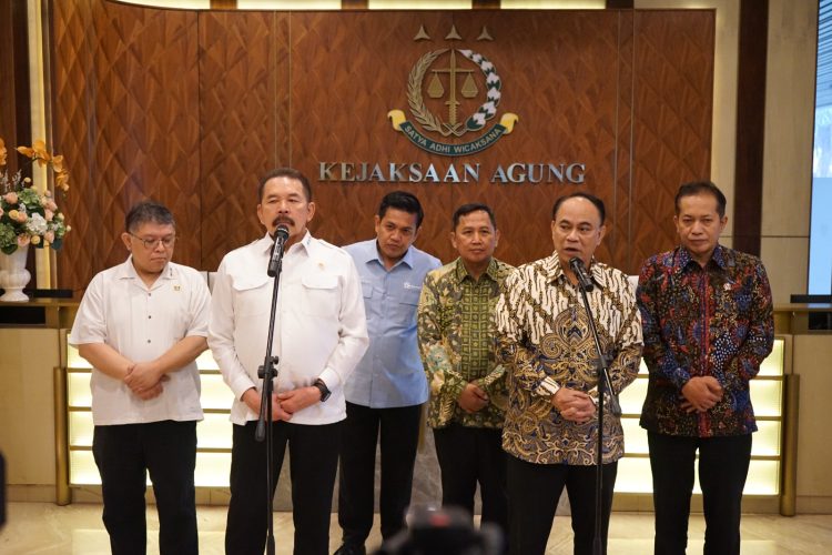 Jaksa Agung Terima Kunjungan Menteri Koperasi Dalam Rangka Pengawalan Program 80.000 Koperasi Merah Putih