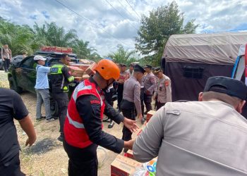 Brimob Polda Kaltim Tunjukkan Kepedulian, Salurkan Bantuan untuk Korban Banjir di Desa Bena Baru, Berau