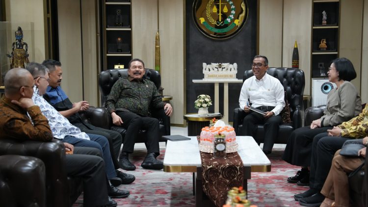 Jaksa Agung Terima Kunjungan Mendiktisaintek Dalam Rangka Kerja Sama Pendampingan Program Bidang Pendidikan Tinggi