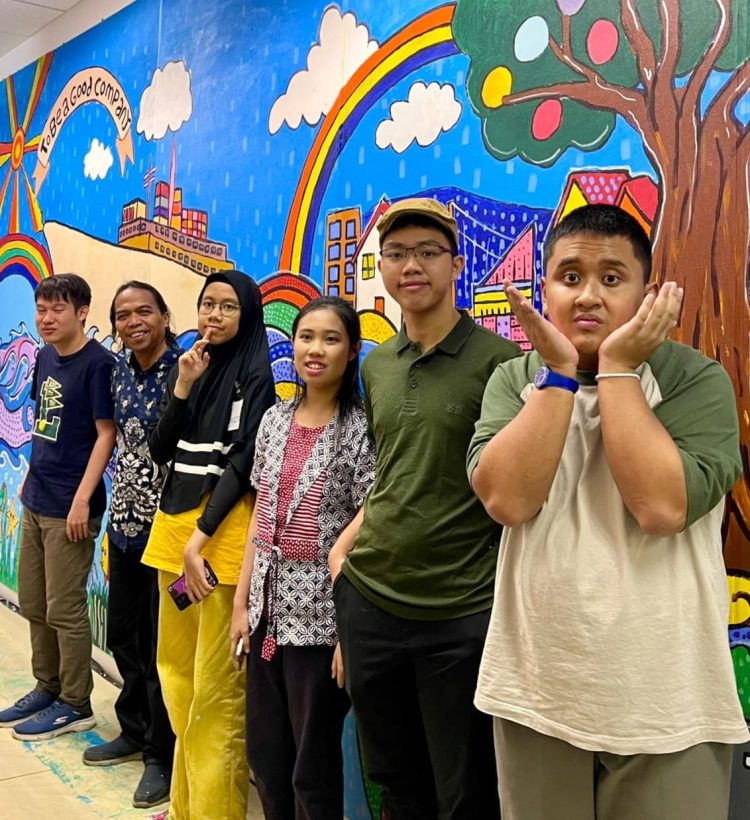 Merayakan 50 Tahun, Tokio Marine Indonesia Persembahkan Mural Kolaboratif Bersama 11 Seniman Berkebutuhan Khusus