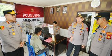 Kapolri Tinjau Polsek Samarinda Kota, Dorong Pemberantasan Premanisme dan Peningkatan Pelayanan Publik