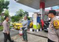 Antrian Panjang di SPBU Kota Balikpapan, Kapolresta Balikpapan Turun Langsung Melakukan Pengamanan
