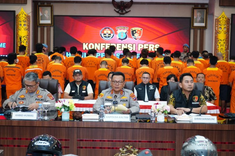 Kapolda Kaltim Pimpin Konferensi Pers Ungkap Hasil Operasi Pekat Mahakam II 2025, Sebanyak 134 Pelaku Diamankan