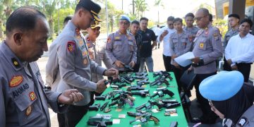 Kapolres PPU Lakukan Pengecekan Senjata Api Dinas untuk Tingkatkan Disiplin dan Keamanan