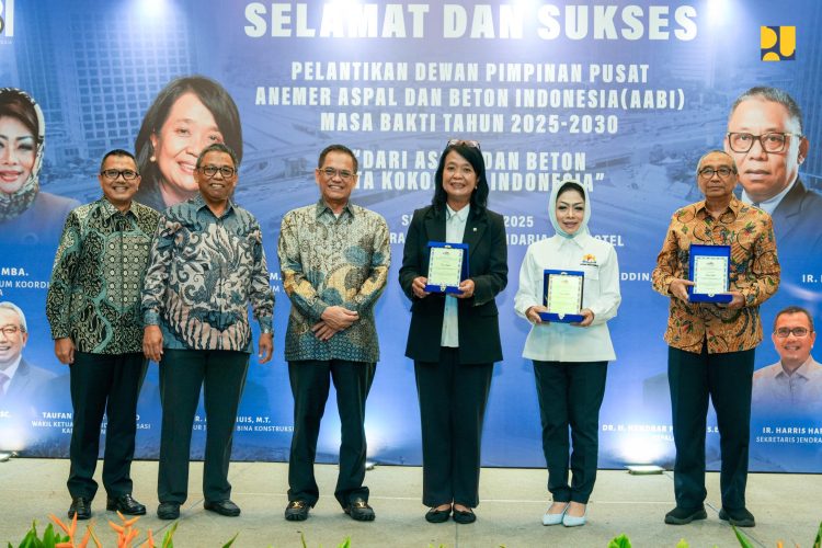 Hadiri Pelantikan DPP AABI, Wamen Diana Dorong Profesionalisme dan Inovasi Sektor Aspal-Beton