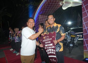 Kapolda Kaltim Resmi Tutup Turnamen Badminton “Kapolda Kaltim Cup 2025”, Polres Berau Berhasil Raih Trofi Juara
