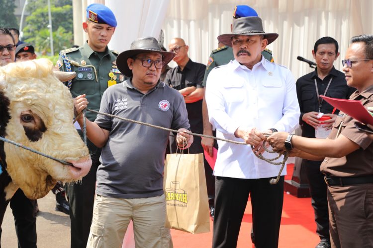 Penyerahan Simbolis Hewan Qurban Hari Raya Idul Adha 1446 Hijriah di Kejaksaan Agung