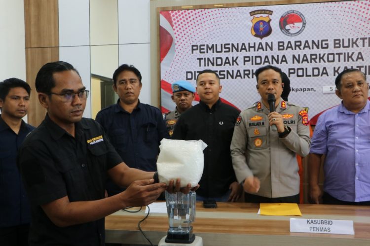 Polda Kaltim Musnahkan 990 Gram Sabu, Tegaskan Komitmen Perang Terhadap Narkoba