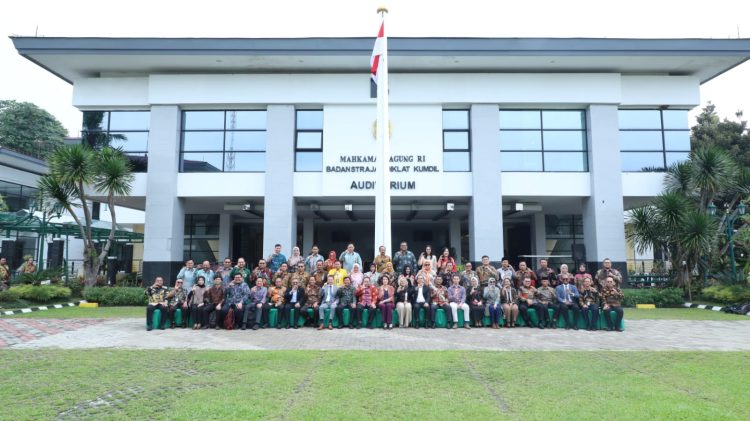 MAHKAMAH AGUNG RI DAN HOGE RAAD BELANDA BAHAS PENYELESAIAN SENGKETA KOMERSIAL DAN REFORMASI PENANGANAN PERKARA NARKOTIKA