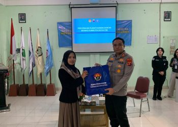 Perangi Narkoba, Bidhumas Polda Kaltim Gelar Sosialisasi Bahaya Narkoba di Kampus Poltek Borneo Medistra Balikpapan