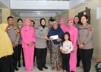 Peringati Hari Bhayangkara ke-79, Polwan Bid Humas Polda Kaltim Gelar Bakti Sosial