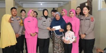 Peringati Hari Bhayangkara ke-79, Polwan Bid Humas Polda Kaltim Gelar Bakti Sosial