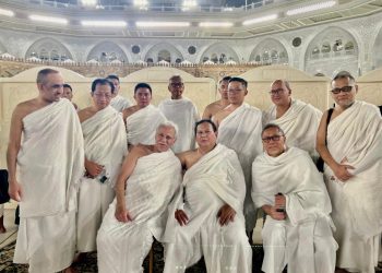 PRESIDEN RI IBADAH UMROH. PROF SUTAN NASOMAL SAMPAIKAN PERSOALAN JAMAAH HAJI INDONESIA HARUS DIBENAHI DARI KEKACAUAN