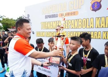 Semarak Jalan Santai Hari Bhayangkara ke-79, Kapolda Kaltim Resmikan SPPG dan Tutup Turnamen Bola Kapolda Cup 2025