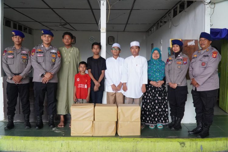 Polri Berbagi, Ditpolairud Polda Kaltim salurkan Bantuan Sosial di Panti Asuhan Darussilmi