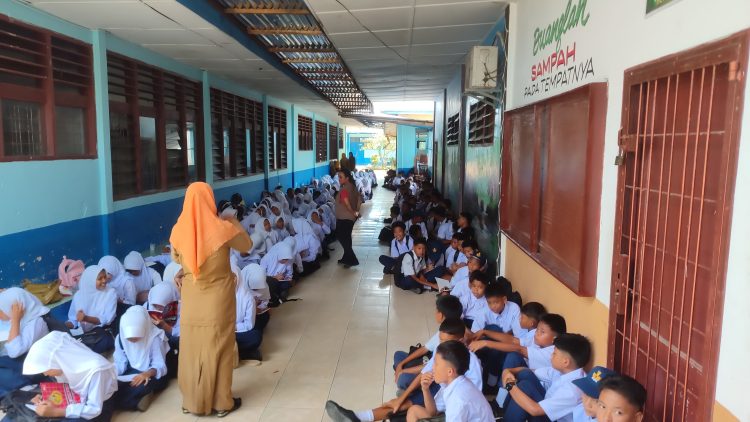 Siswa – Siwi SMP Negeri 2 Galang Meminta Pak Presiden Prabowo Pecat Ketua DPRD Deliserdang