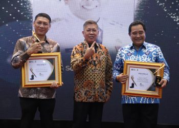 Dirjen Polpum Kemendagri Bahtiar Terima Penghargaan Pena Emas dari Forum Pimred Multimedia Indonesia