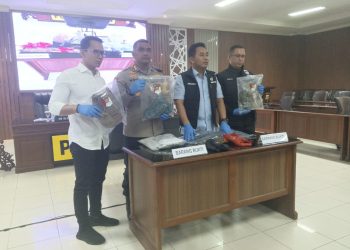 Melalui Konferensi Pers Polda Kaltim Ungkap Kasus Pembunuhan di Muara Komam, Satu Korban Meninggal dan Satu Luka Berat