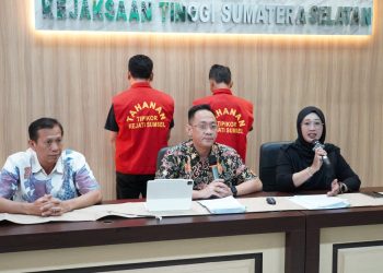 PENETAPAN TERSANGKA DUGAAN TINDAK PIDANA KORUPSI BERUPA PEMERASAN DALAM OPERASI TANGKAP TANGAN (OTT) DI KANTOR CAMAT PAGAR GUNUNG KABUPATEN LAHAT
