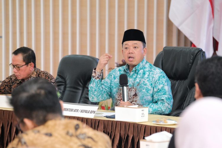 Beri Pengarahan di Kalimantan Selatan, Menteri Nusron Minta Jajaran Atasi Gap dalam Sertipikasi Tanah
