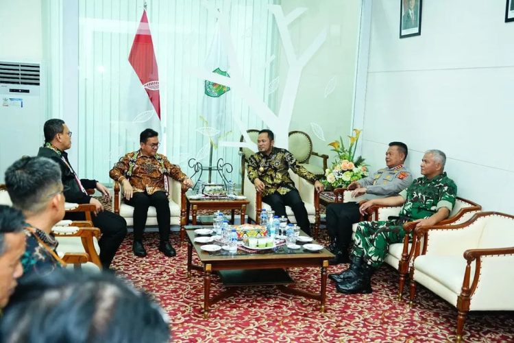 Kapolda Kaltim Hadiri Penjemputan Menteri Perdagangan RI Sekaligus Launching Export Center di Balikpapan