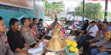 Pimpin Langsung Dialog ‘Jumat Curhat’ di Dusun Sidrap, Kapolres Kutim Dengarkan Langsung Keluhan-Keluhan Masyarakat