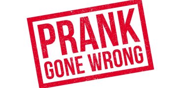 Konten Prank dan Jeruji Besi: Lawakan yang Kebablasan