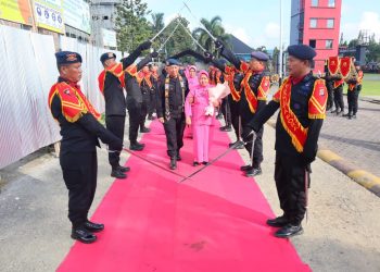 Penuh Haru, Batalyon B Pelopor Sat Brimob Polda Kaltim Gelar Upacara Purna Tugas Iptu Siswoyo