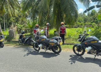 Gerak Cepat, Personel Polsek Long Iram Bersama Masyarakat Padamkan Kebakaran Hutan di Sukomulyo