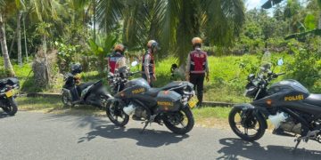 Gerak Cepat, Personel Polsek Long Iram Bersama Masyarakat Padamkan Kebakaran Hutan di Sukomulyo