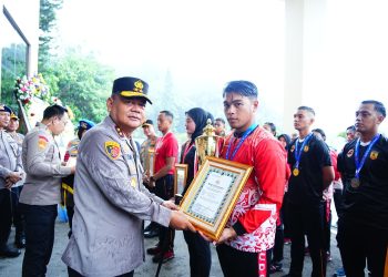 Kapolda Kaltim Pimpin Apel Pagi, Berikan Penghargaan dan Syukuran HUT ke-68 Polda Kaltim