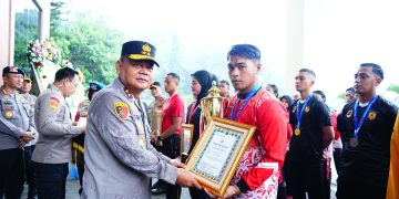 Kapolda Kaltim Pimpin Apel Pagi, Berikan Penghargaan dan Syukuran HUT ke-68 Polda Kaltim