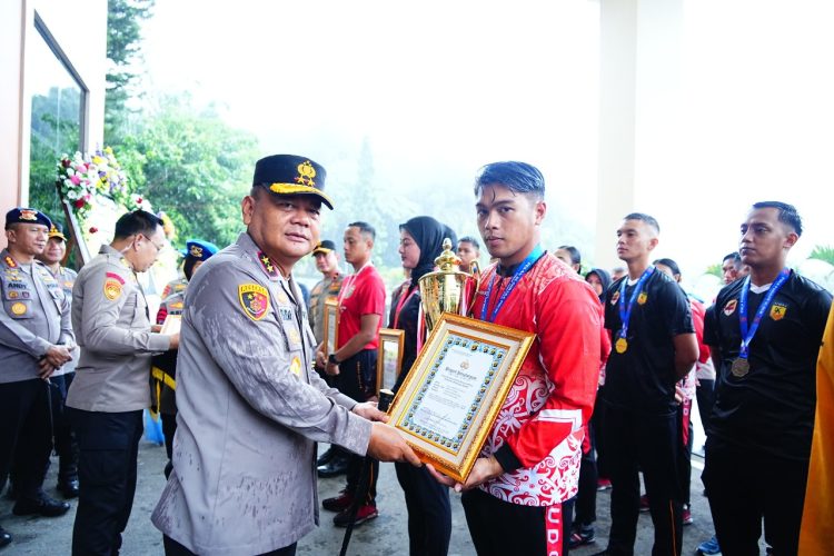 Kapolda Kaltim Pimpin Apel Pagi, Berikan Penghargaan dan Syukuran HUT ke-68 Polda Kaltim