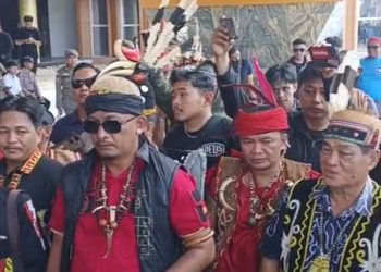 29 Ormas dan Tokoh Adat Dayak Kalimantan Utara Serukan Penolakan Transmigrasi di Kantor Gubernur