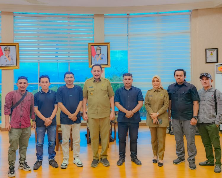 Audiensi DPD AKPERSI Gorontalo Bersama Dewan Pembina, Gubernur Gusnar Ismail