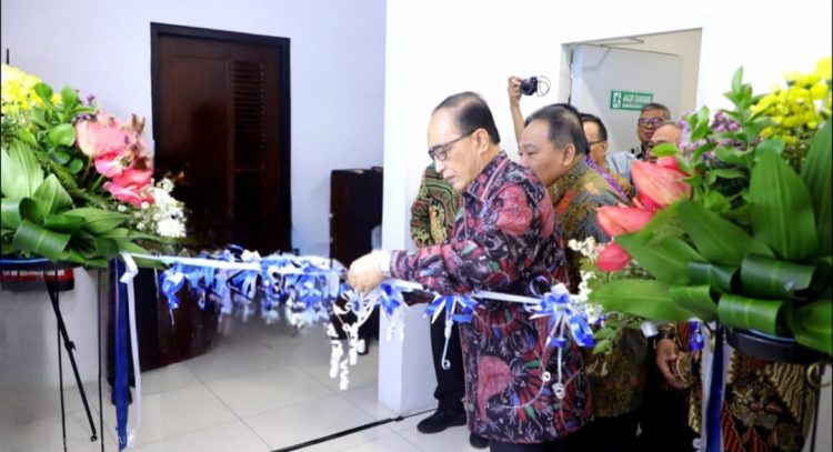 KETUA MAHKAMAH AGUNG RESMIKAN RUANG SEKRETARIAT PTWP PUSAT