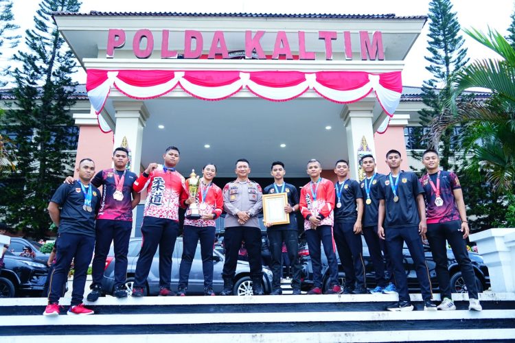Berprestasi, 10 Personel Sat Brimob Polda Kaltim Raih Penghargaan pada Bidang Olahraga