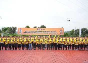 Dukung Serta Ramaikan Pentas Sepak Bola Nasional, Kapolda Kaltim Kukuhkan Komunitas Supporter “Etam Bhara” Bhayangkara Lampung Presisi FC