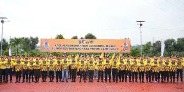 Dukung Serta Ramaikan Pentas Sepak Bola Nasional, Kapolda Kaltim Kukuhkan Komunitas Supporter “Etam Bhara” Bhayangkara Lampung Presisi FC
