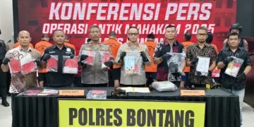 Gelar Konferensi Pers, Polres Bontang Ungkap 8 Kasus Narkoba dengan Mengamankan 10 Tersangka selama Ops.Antik Mahakam 2025