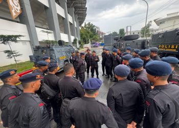 Polresta Samarinda bersama Sat Brimob Polda Kaltim Kerahkan Ratusan Personel Amankan Laga Borneo FC vs Bhayangkara Presisi Lampung FC