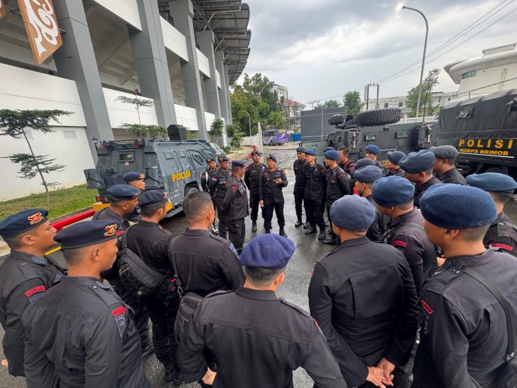 Polresta Samarinda bersama Sat Brimob Polda Kaltim Kerahkan Ratusan Personel Amankan Laga Borneo FC vs Bhayangkara Presisi Lampung FC