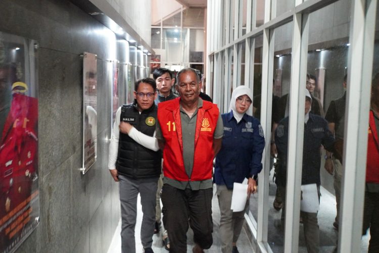 KEJATI SUMSEL AMANKAN DPO ASAL KEJARI OGAN ILIR DI PALEMBANG