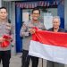 Sambut Hari Kemerdekaan Republik Indonesia ke-80, Polres Berau Bagikan Bendera Merah Putih Kepada Masyarakat Berau